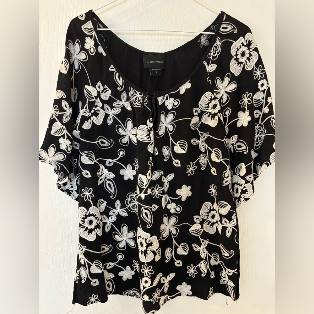 LIV LOS ANGELES 
Black and White Flutter Sleeve Blouse with Floral Design